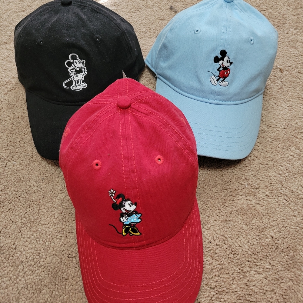 Mickey 90 Years hat lot (3)